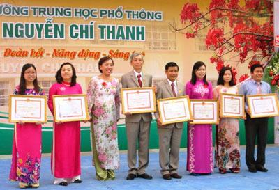 Trường THPT Nguyễn Chí Thanh long trọng kỷ niệm 32 năm ngày Nhà giáo