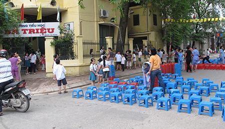 Trường tiểu học “dài cổ” chờ dự án xây trường mới