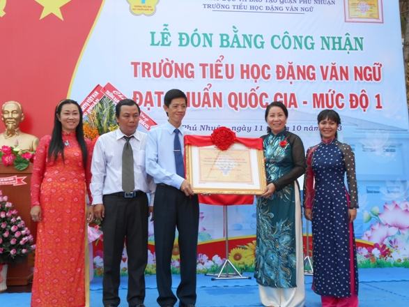 Trường tiểu học Đặng Văn Ngữ đạt chuẩn quốc gia – mức độ I