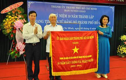 Trường Tiểu học, THCS, THPT Trương Vĩnh Ký đón nhận cờ thi đua của Bộ GD và ĐT