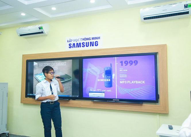 Giới thiệu các giải pháp trường học thông minh tại tớp học thông minh - Ảnh: M.Quang