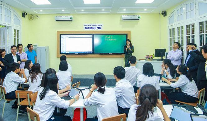 Ra mắt lớp học thông minh ở Trường THPT Trần Phú, Hà Nội - Ảnh: M.Quang