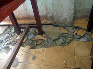 Trường xây chưa lâu đã xuống cấp nghiêm trọng