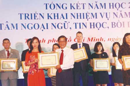 Trung tâm Ngoại ngữ Hoàng Việt (H. Hóc Môn, TP.HCM): Vươn lên từ chất lượng đào tạo