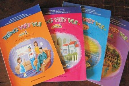 Phát hành hai bộ sách Tiếng Việt vui và Quê Việt