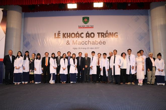 ĐH Tân Tạo tổ chức Lễ Macchabée và Khoác áo trắng cho SV khoa Y
