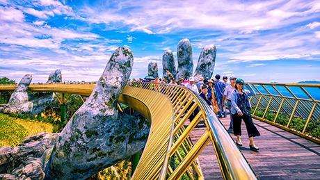 Cầu Vàng (Golden Bridge) Sun World Ba Na Hills thật sự đã chinh phục thế giới.