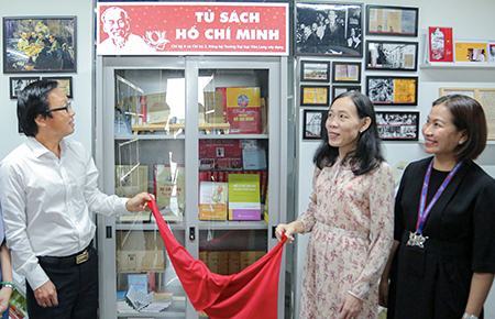 Trường ĐH Văn Lang ra mắt “Tủ sách Hồ Chí Minh”