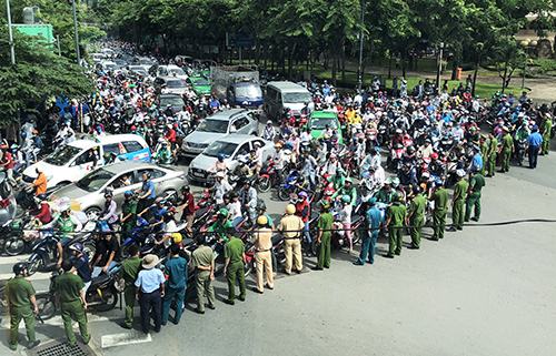 Bộ trưởng Bộ Công an Tô Lâm: Ngăn chặn việc tụ tập đông người phá hoại tài sản