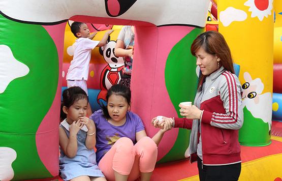 Anh chị em của trẻ tự kỷ: Cũng cần được “giúp đỡ”