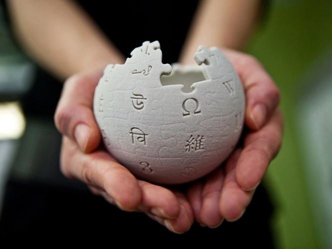 Tuổi 15 của từ điển mở Wikipedia