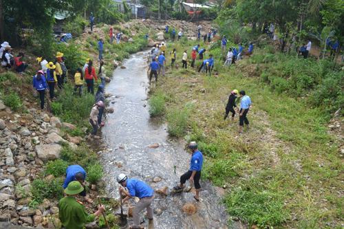 Tuổi trẻ Quảng Ngãi ra quân Chiến dịch thanh niên tình nguyện