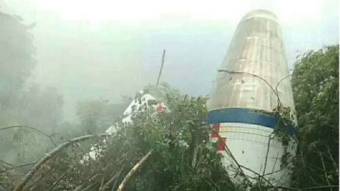 Tưởng là UFO, hóa ra là đầu tên lửa Trung Quốc