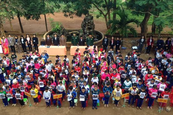 Học sinh miền núi tưởng niệm ngài Fidel Castro Ruz