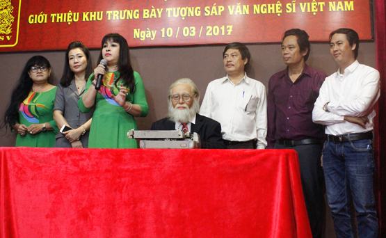 Tượng sáp và tấm lòng với nghệ sĩ Việt Nam