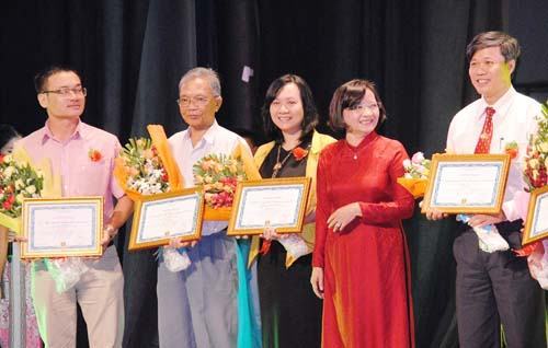 Trao giải cho 43 tác phẩm về học tập và làm theo Bác