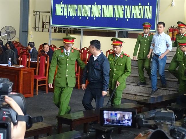 Tuyen an hai cuu tuong Bo Cong an cung 90 bi cao trong duong day danh bac nghin ty