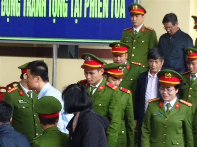 Tuyen an hai cuu tuong Bo Cong an cung 90 bi cao trong duong day danh bac nghin ty