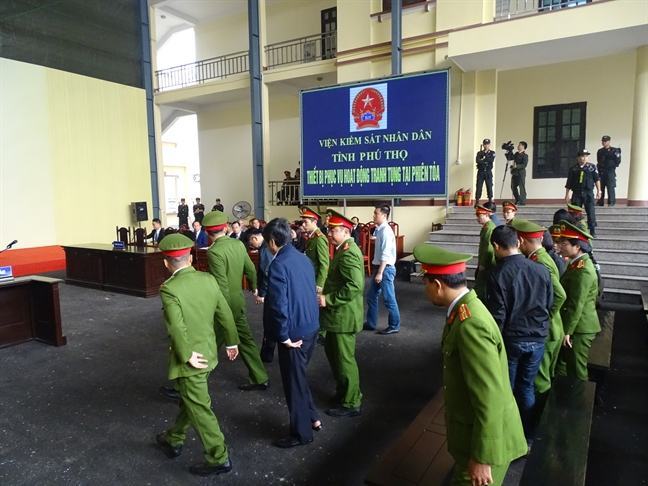 Tuyen an hai cuu tuong Bo Cong an cung 90 bi cao trong duong day danh bac nghin ty