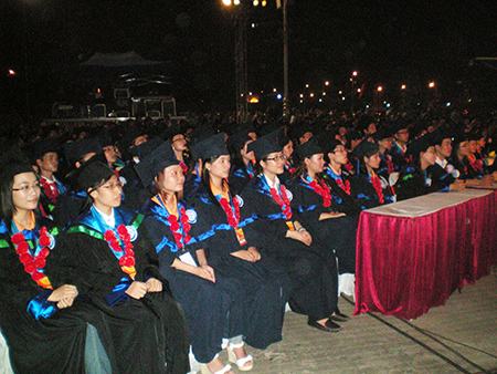 Tuyên dương 112 thủ khoa xuất sắc năm 2011