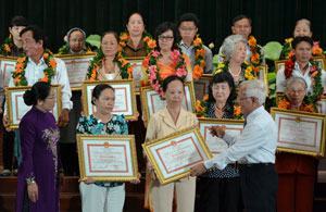 Tuyên dương 114 cá nhân và tập thể