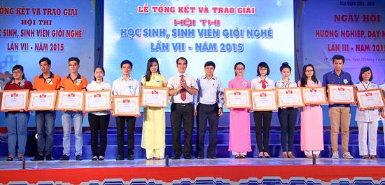 Tuyên dương 120 học sinh – sinh viên giỏi nghề