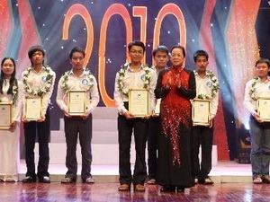 Tuyên dương 39 thủ khoa kỳ thi đại học năm 2010