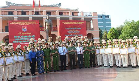 Tuyên dương tập thể, cá nhân thực hiện 6 điều Bác Hồ dạy Công an nhân dân