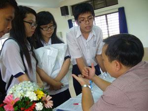 Tuyển sinh ĐH, CĐ 2011: Đa dạng hình thức hướng nghiệp