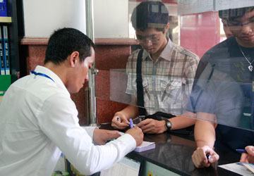 Tuyển sinh ĐH, CĐ 2012: Trường lớn níu chân thí sinh