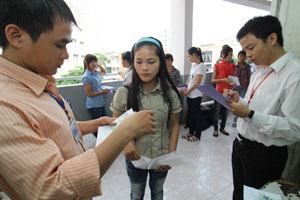 Tuyển sinh ĐH-CĐ 2013: Ngổn ngang trước kỳ thi