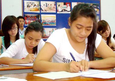 Tuyển sinh ĐH-CĐ năm 2012: Hút thí sinh bằng học bổng “khủng”?