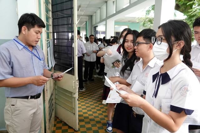 Tuyển sinh ĐH: Điểm chuẩn chênh lệch bao nhiêu so với điểm sàn? - Ảnh 3.