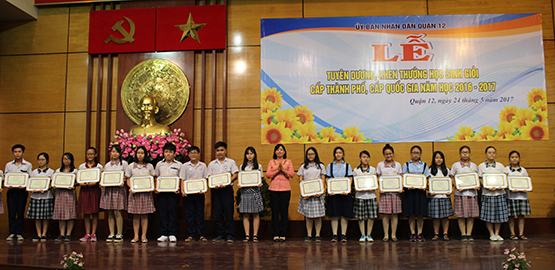 Tuyên dương 215 học sinh giỏi