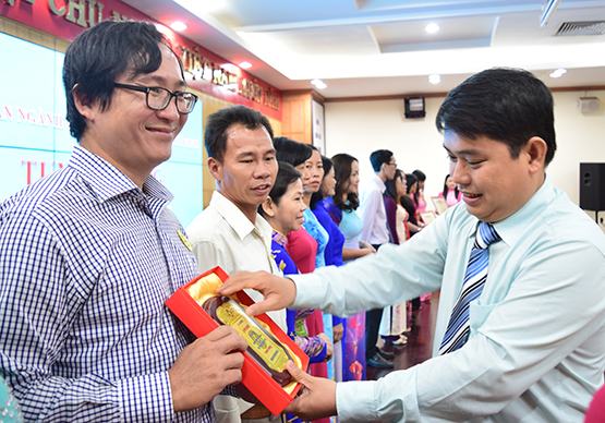 Tuyên dương 62 người tốt việc tốt ngành giáo dục TP.HCM