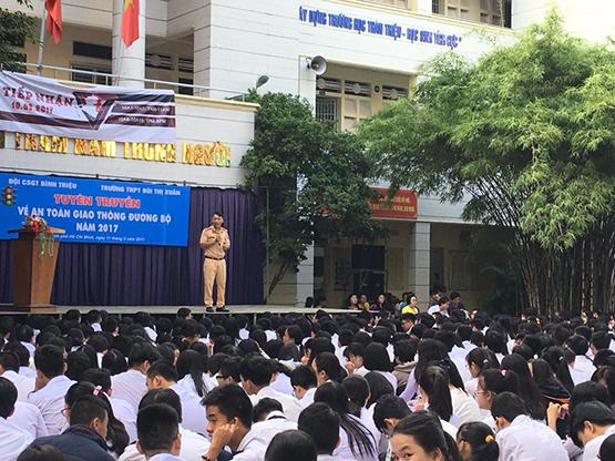 Khoảng 2.000 HS được tuyên truyền an toàn giao thông