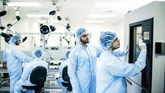 Các nhà khoa học tại Trung tâm Không gian Mohammed Bin Rashid ở Dubai /// Trung tâm Không gian Mohammed Bin Rashid 