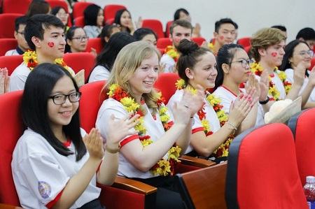 Ưu điểm “lội ngược dòng” của du học sinh và bước lựa chọn du học tại chỗ 2020