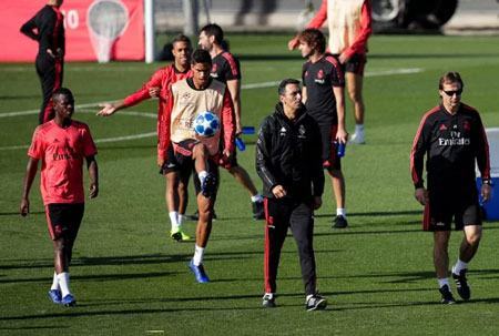 Ân hận vì khiến Lopetegui bị sa thải, sao Real xin lỗi