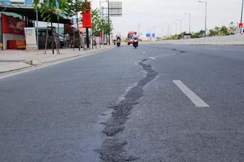 Cấm và hạn chế xe lưu thông để sửa chữa đường Phạm Văn Đồng