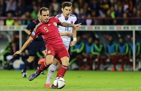 Valencia tuyên bố: Barcelona có thể mua Diego Alves, Alcacer thì không