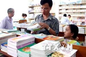 Vận động quyên góp, tặng và mua bán sách giáo khoa cũ