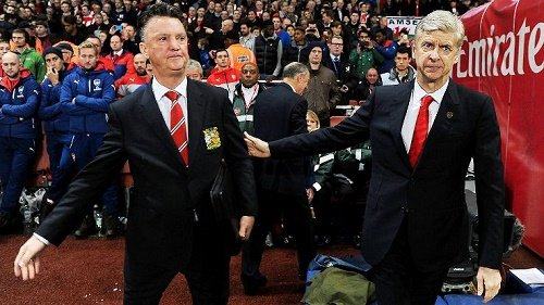 Van Gaal chê Wenger ít danh hiệu, Arsenal “kém tắm”