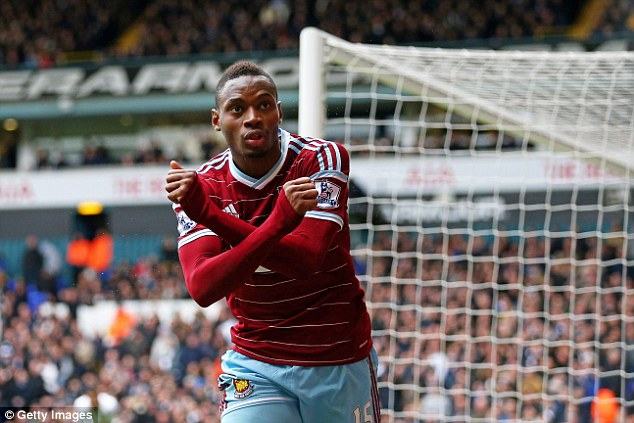 Van Gaal gây sốc với Diafra Sakho