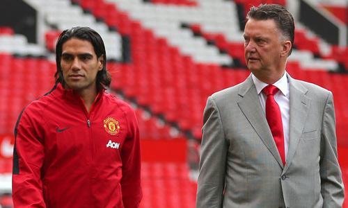 Van Gaal nắn gân Falcao