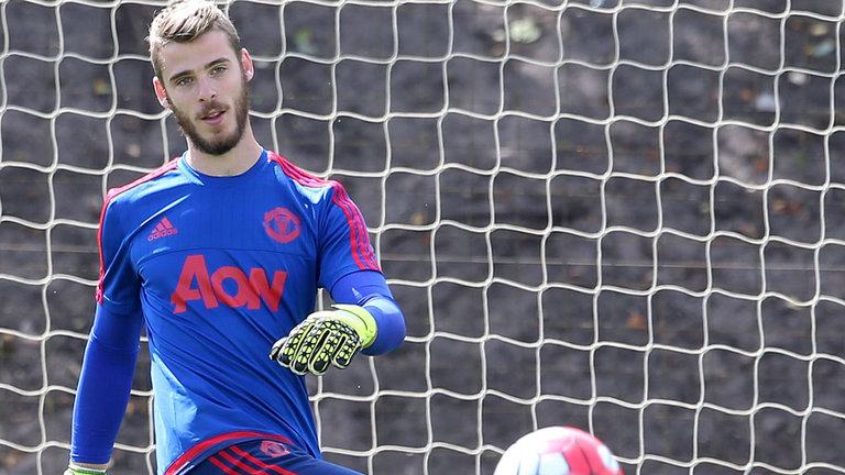 Van Gaal thẳng tay ‘trảm’ De Gea