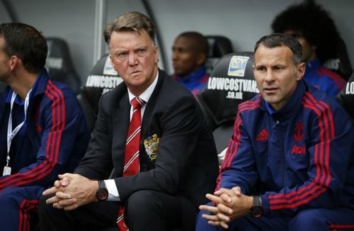 Van Gaal trở tay không kịp khi Swansea đổi chiến thuật