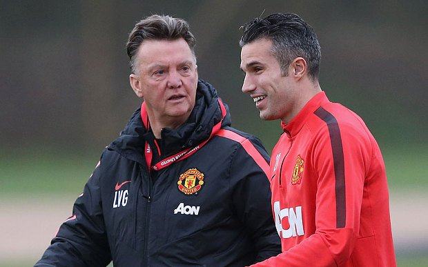 Van Persie bất mãn vì bị thầy Van Gaal phản bội