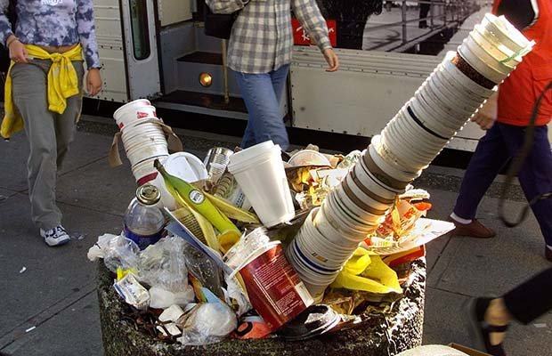 Vancouver sẽ xem xét cấm cốc, túi nhựa và hộp xốp đựng thực phẩm