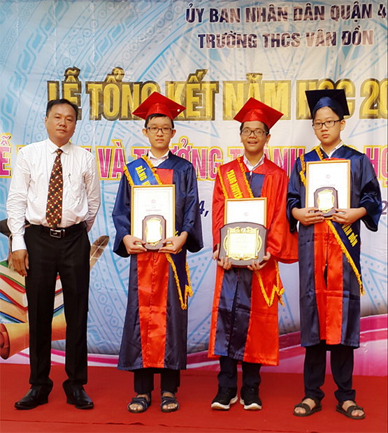 Trường THCS Vân Đồn tổ chức lễ ra trường cho 267 HS